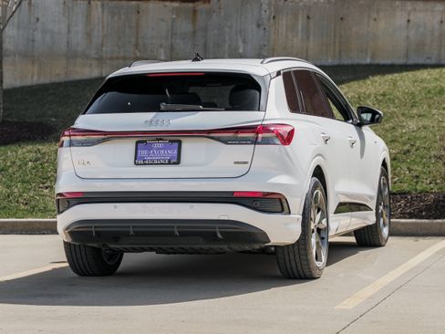 Used 2024 Audi Q4 e-tron Premium Plus w/ Premium Plus image 4