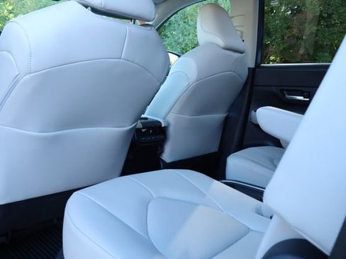 Used 2025 Toyota Grand Highlander XLE image 9