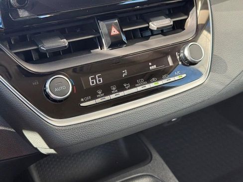 Used 2025 Toyota Corolla LE FWD image 28