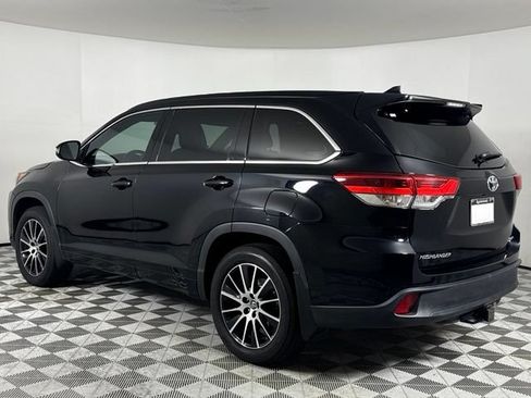 Used 2017 Toyota Highlander SE AWD/4WD image 6