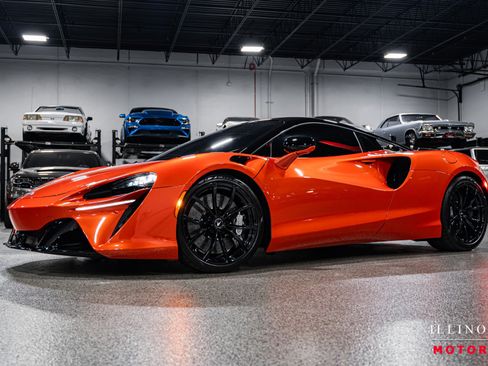 Used 2023 McLaren Artura image 1