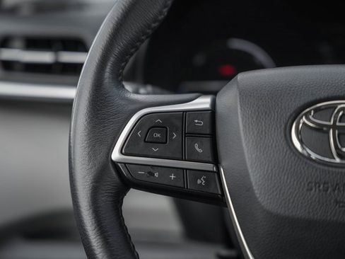 Used 2021 Toyota Sienna XLE image 31