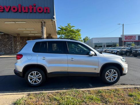 Used 2016 Volkswagen Tiguan S FWD image 8