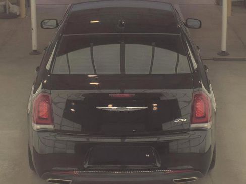 Used 2019 Chrysler 300 Touring w/ Sport Appearance Package RWD image 6