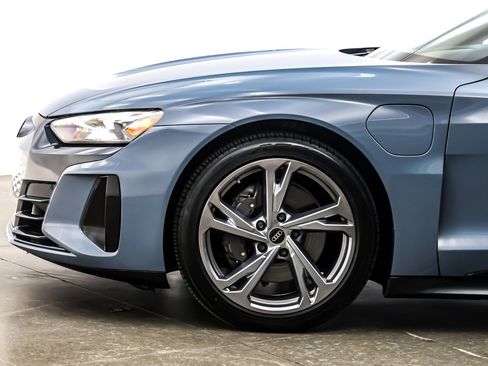 Used 2022 Audi e-tron GT Premium Plus image 11