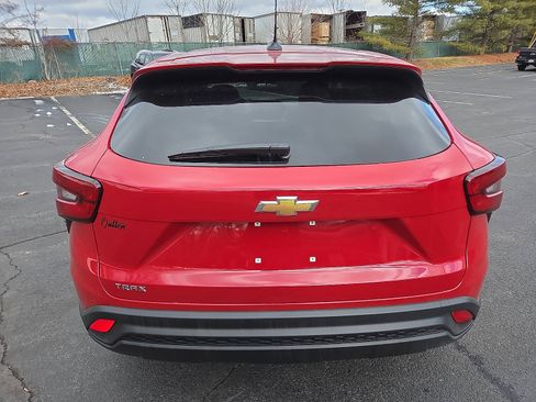 Used 2026 Chevrolet Trax LS image 4