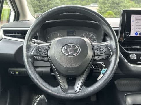 Used 2025 Toyota Corolla LE FWD image 7