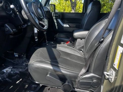 Used 2016 Jeep Wrangler Unlimited Rubicon AWD/4WD image 9