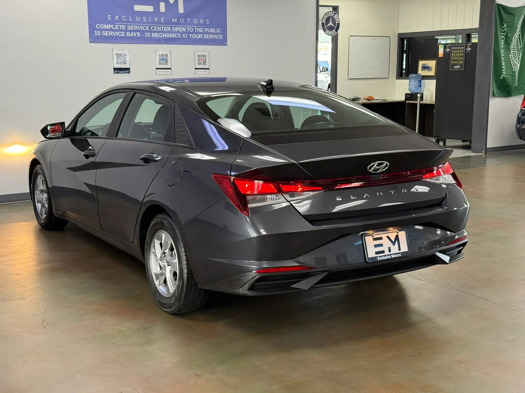 Used 2021 Hyundai Elantra SE FWD image 5