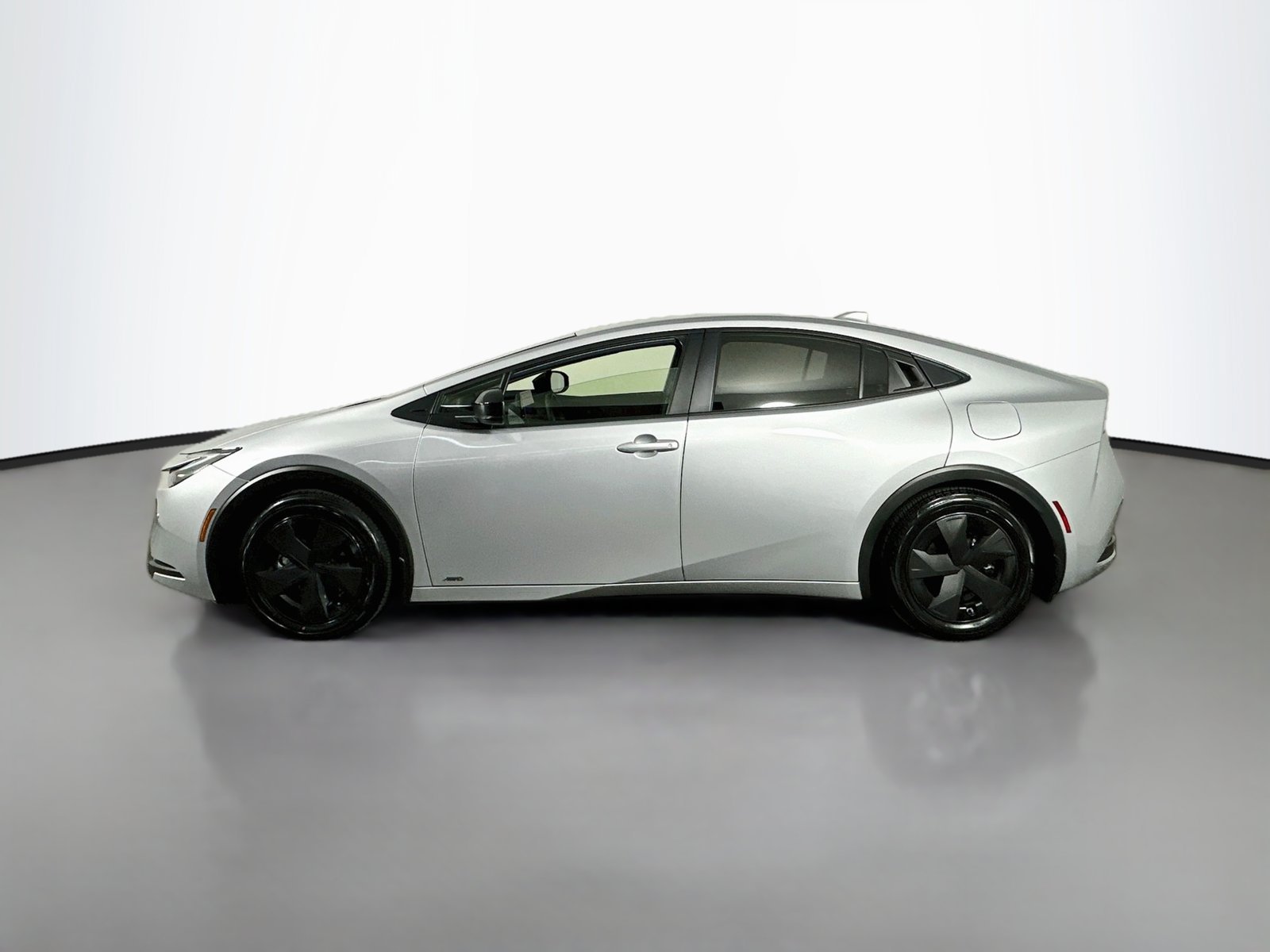 Certified 2025 Toyota Prius LE AWD/4WD image 4