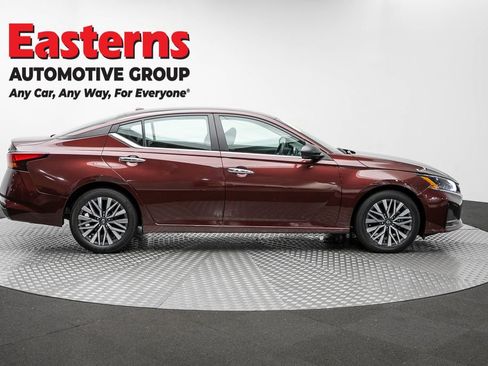 Used 2024 Nissan Altima 2.5 SV FWD image 4