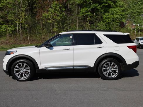 Certified 2024 Ford Explorer XLT w/ Equipment Group 202A AWD/4WD image 8