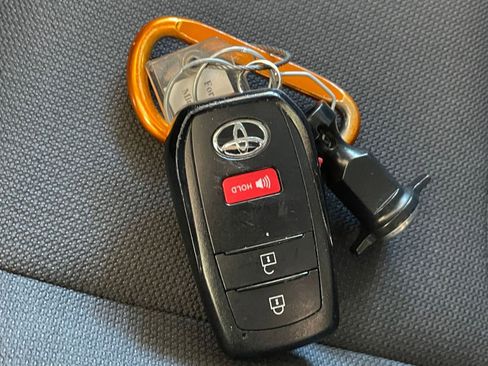 Used 2025 Toyota Corolla Cross LE image 22