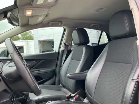 Certified 2022 Buick Encore Preferred AWD/4WD image 6