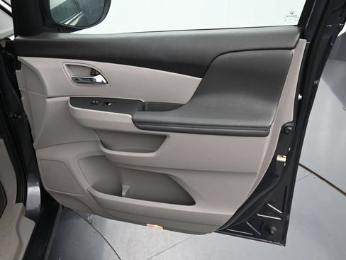 Used 2016 Honda Odyssey LX image 12