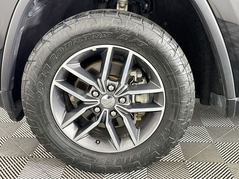 Used 2018 Jeep Grand Cherokee Limited image 37