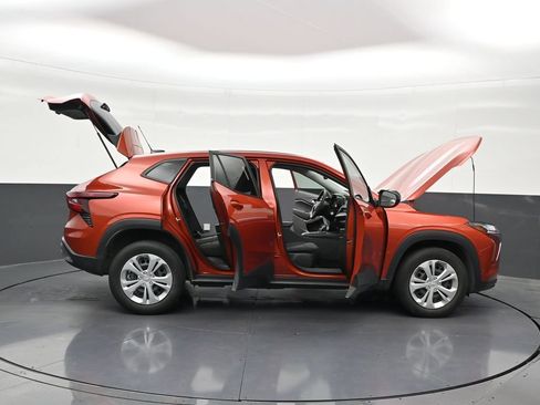 Used 2024 Chevrolet Trax LS FWD image 32