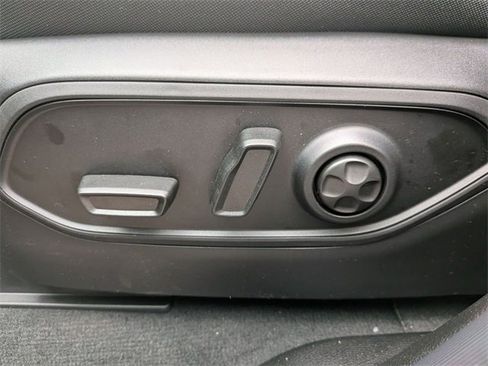 New 2025 Jeep Grand Cherokee Altitude image 14