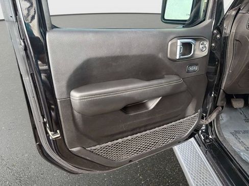 Used 2023 Jeep Wrangler Unlimited Sahara image 17