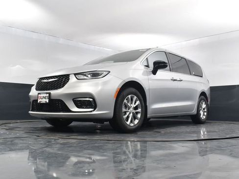 New 2026 Chrysler Pacifica Select AWD/4WD image 49