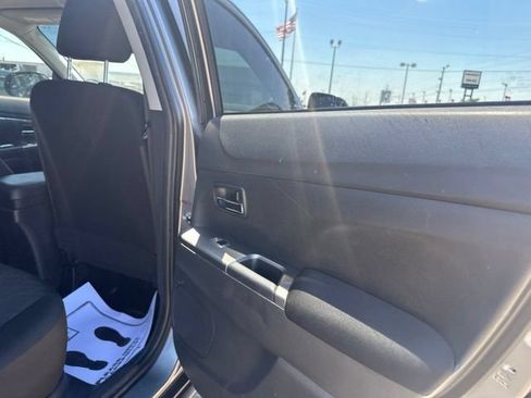 Used 2021 Mitsubishi Outlander Sport SE FWD image 16