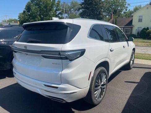 Used 2025 Buick Enclave Avenir w/ LPO, Floor Liner Package AWD/4WD image 3