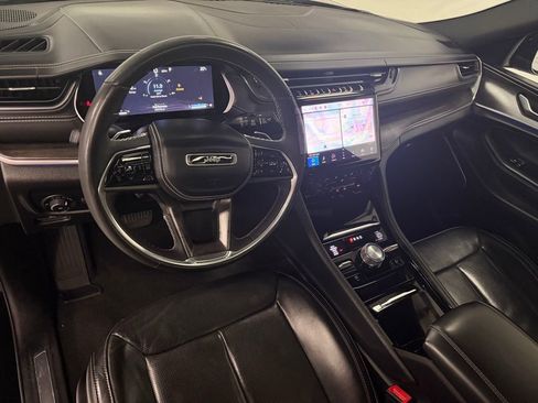 Used 2023 Jeep Grand Cherokee Overland image 11