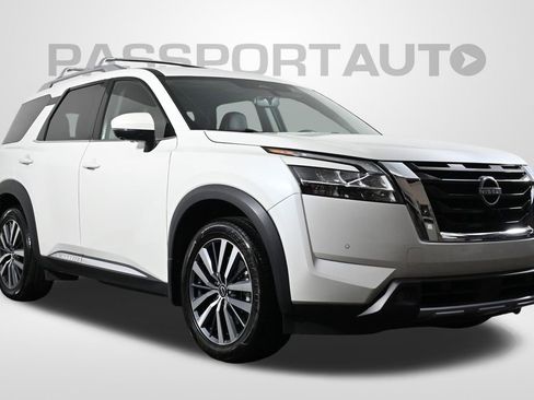 Used 2022 Nissan Pathfinder Platinum w/ Cargo Package image 4