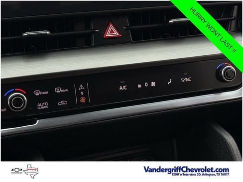 Used 2025 Kia Sportage EX AWD/4WD image 17