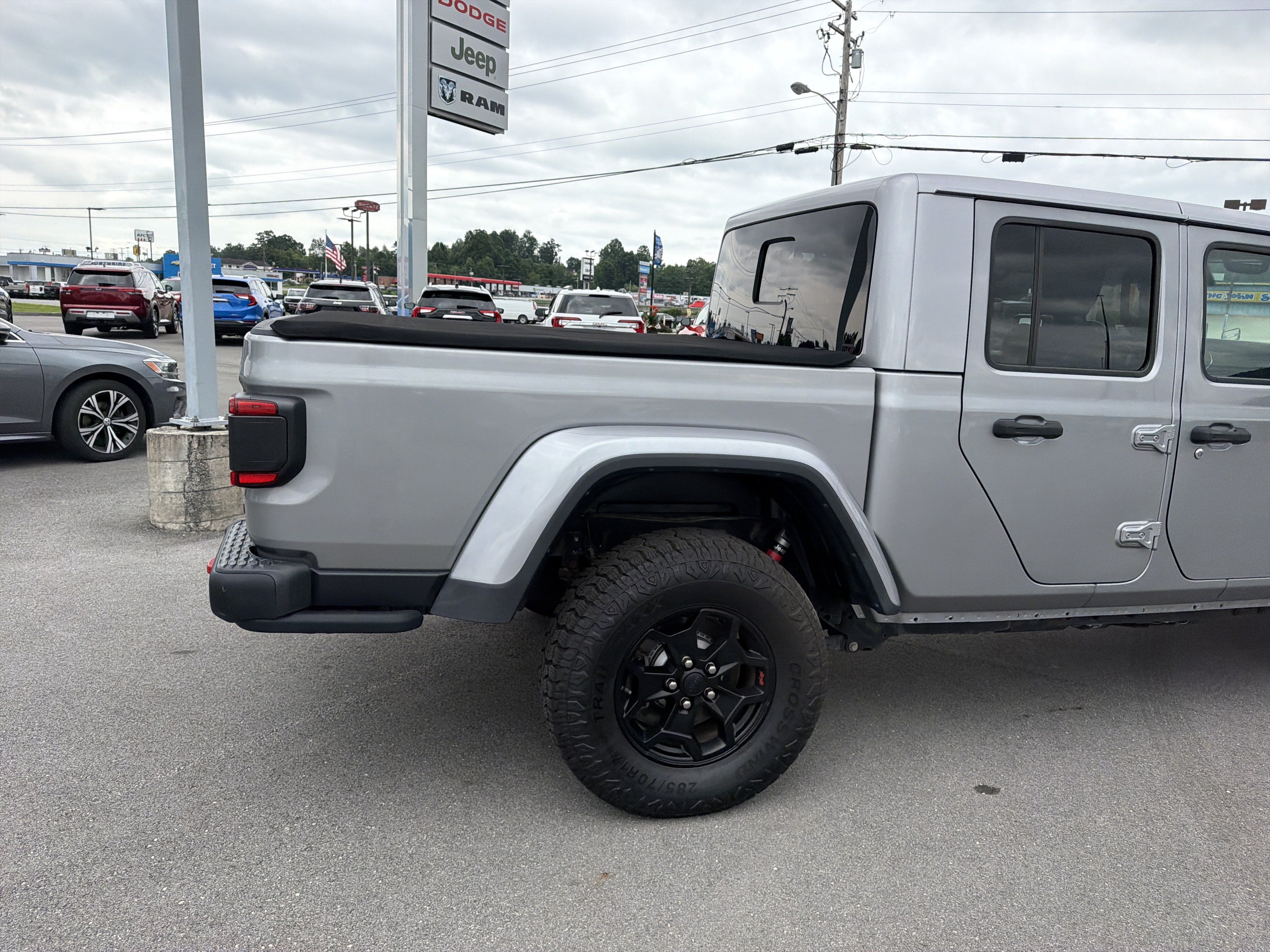Used 2020 Jeep Gladiator Rubicon AWD/4WD image 6