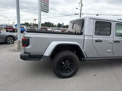Used 2020 Jeep Gladiator Rubicon AWD/4WD image 6