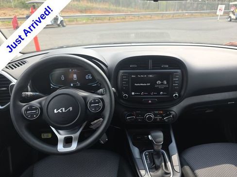 Used 2025 Kia Soul LX w/ LX Technology Package FWD image 6