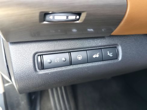 Used 2023 Nissan Pathfinder Platinum FWD image 22