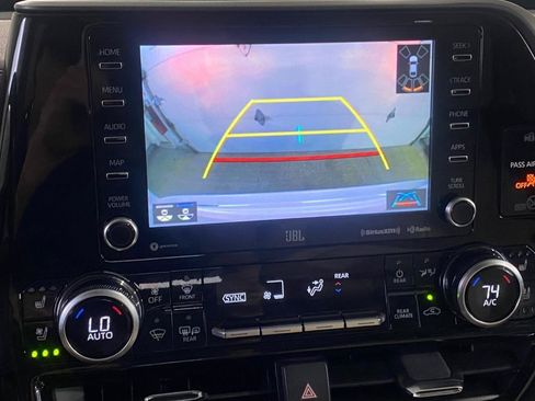 Used 2021 Toyota Highlander Limited AWD/4WD image 29