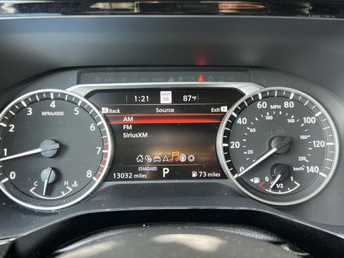 Used 2025 Nissan Pathfinder SL w/ SL Premium Package FWD image 29