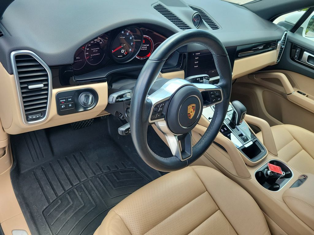Used 2022 Porsche Cayenne AWD/4WD image 25