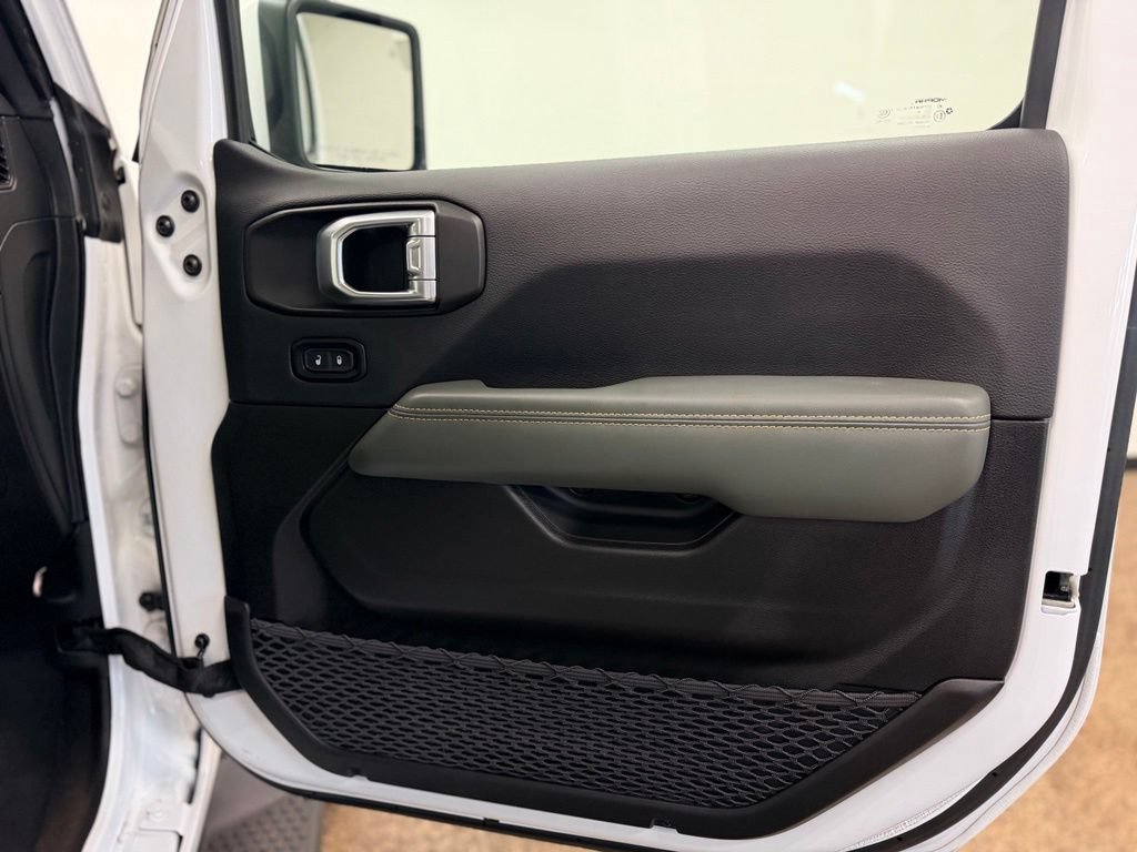 Used 2024 Jeep Wrangler High Altitude AWD/4WD image 19