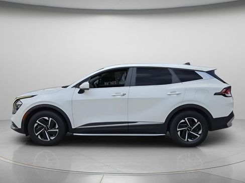 Used 2023 Kia Sportage LX FWD image 3