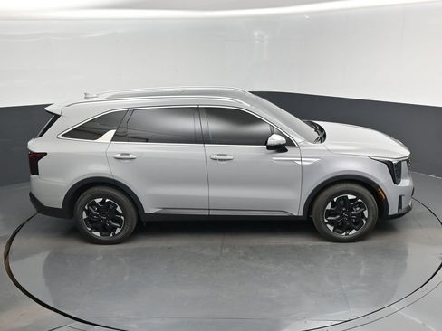 Certified 2025 Kia Sorento S w/ Panoramic Sunroof Package FWD image 13