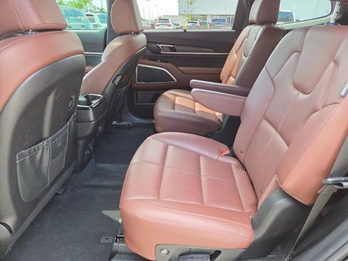 Used 2024 Kia Telluride EX w/ EX Captain's Chair Package image 20