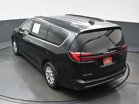 Used 2022 Chrysler Pacifica Touring-L FWD image 33