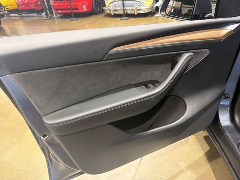 Used 2023 Tesla Model Y Long Range AWD/4WD image 7