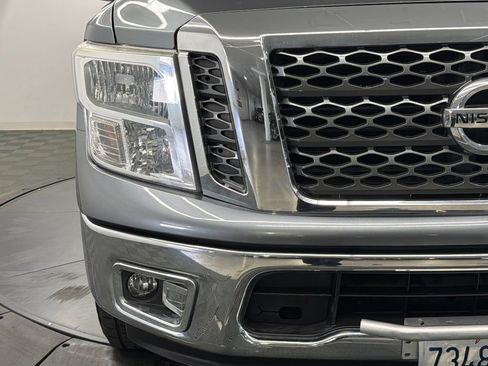 Used 2018 Nissan Titan SV RWD image 9