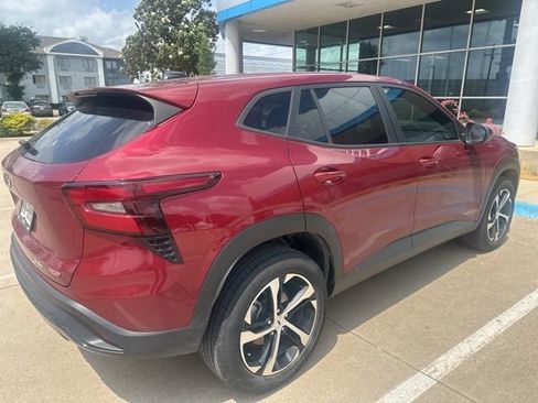 Used 2024 Chevrolet Trax RS image 8