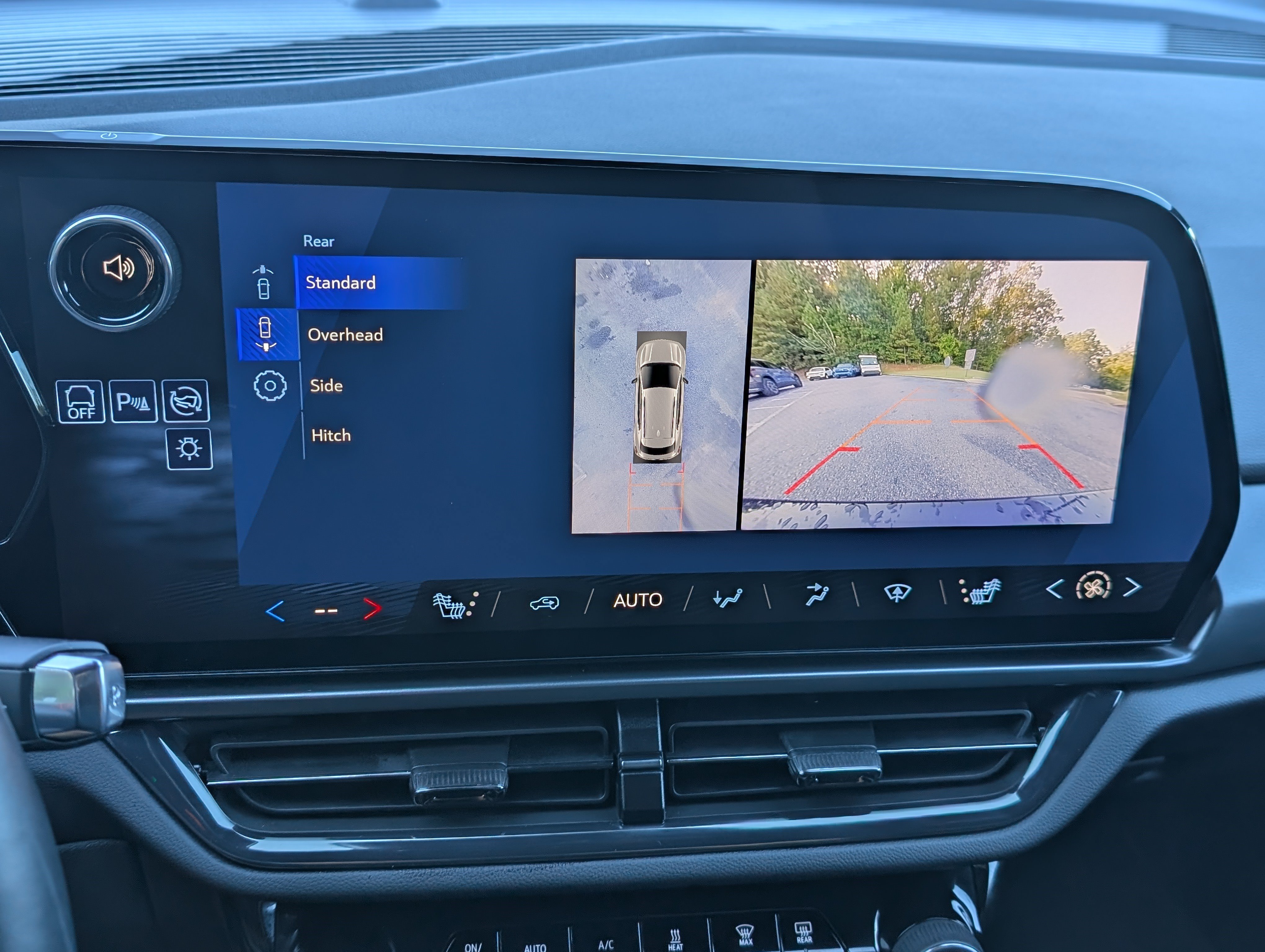 Used 2024 Chevrolet Equinox EV RS FWD image 27