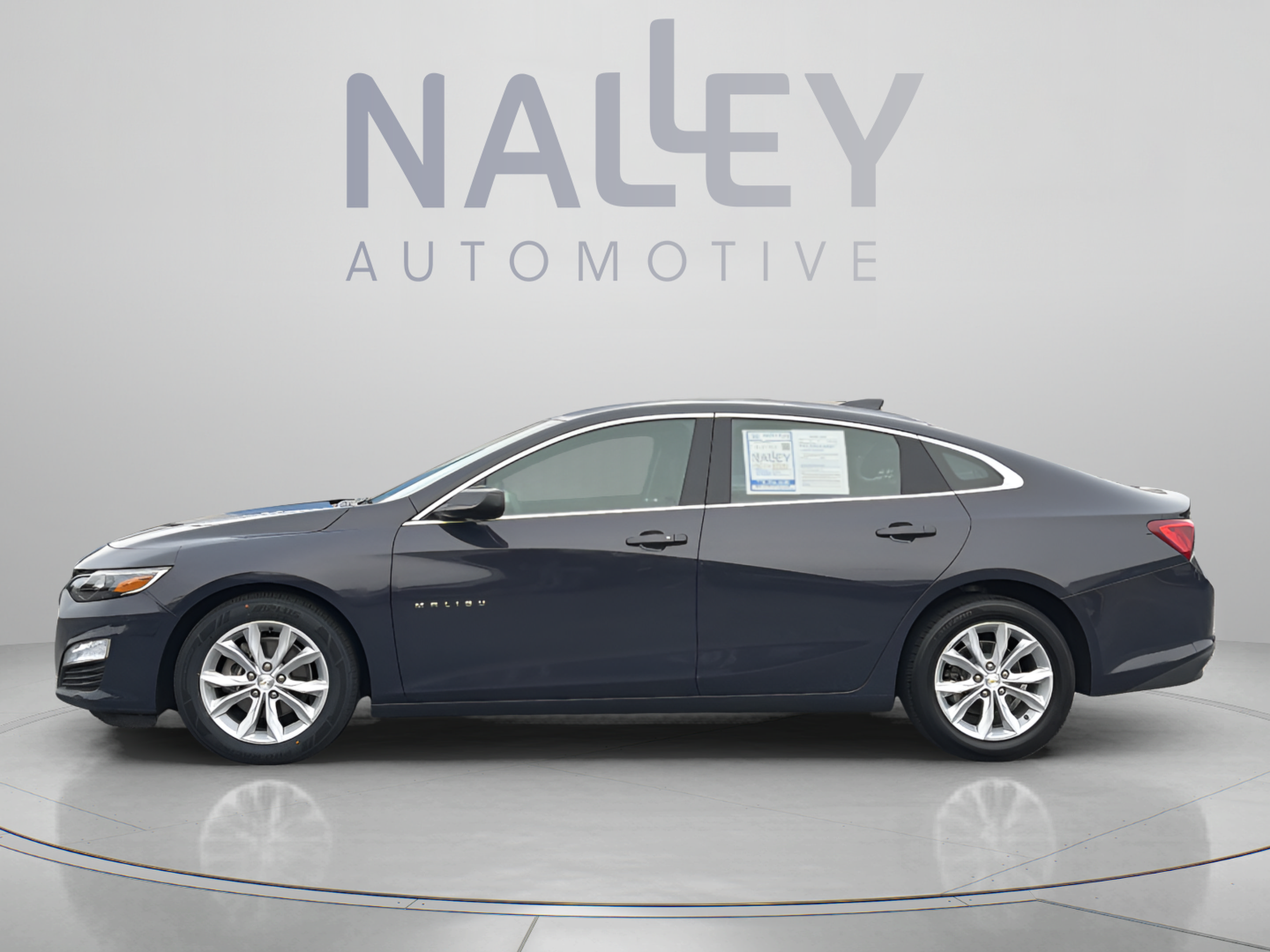 Used 2025 Chevrolet Malibu LT FWD image 2