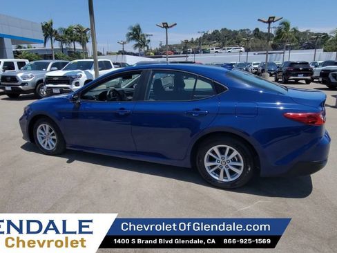 Used 2025 Toyota Camry LE FWD image 6