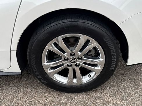 Used 2023 Toyota Sienna Platinum AWD/4WD image 69