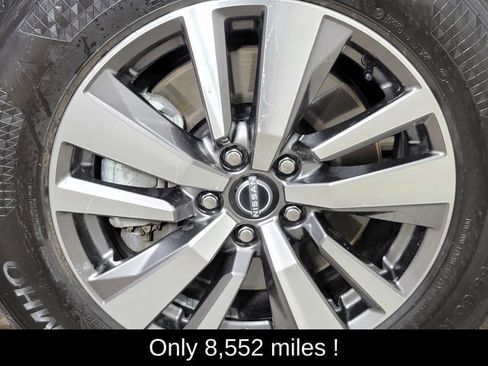 Used 2025 Nissan Pathfinder SL AWD/4WD image 10