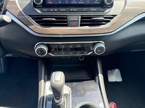 Used 2024 Nissan Altima 2.5 SV FWD image 17